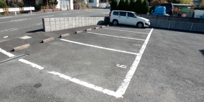 レオパレス幸神 駐車場