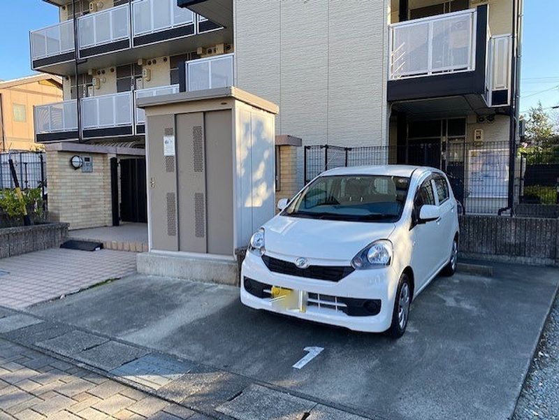 レオパレスＥＳＰＯＩＲ東伊場 駐車場