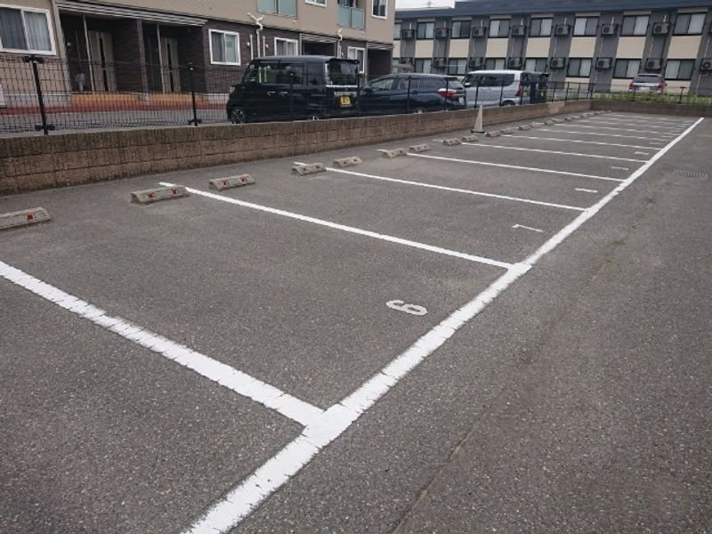 レオネクストＫＵＲＩＣＯ 駐車場