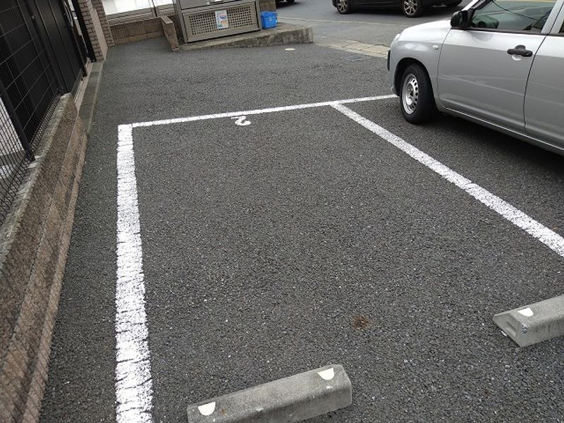 レオパレスファーストコートユウ 駐車場