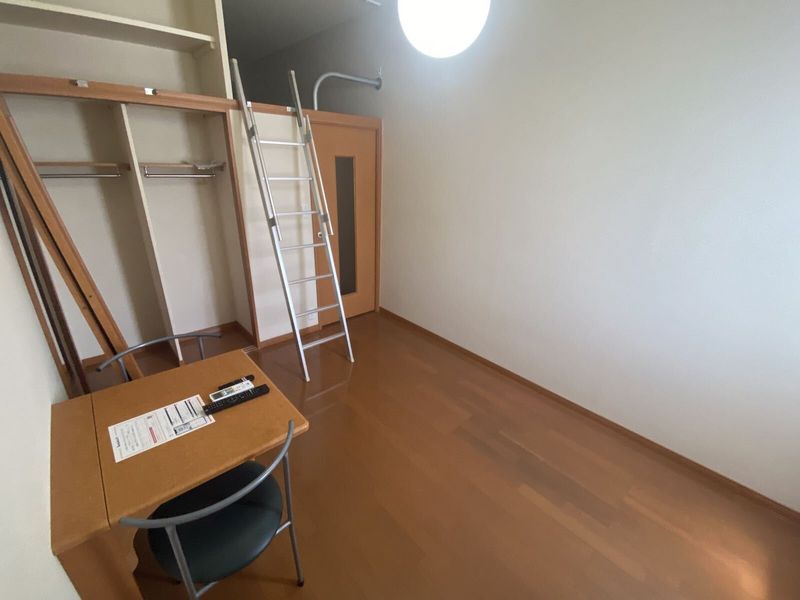レオパレスアイティー笹原 居間