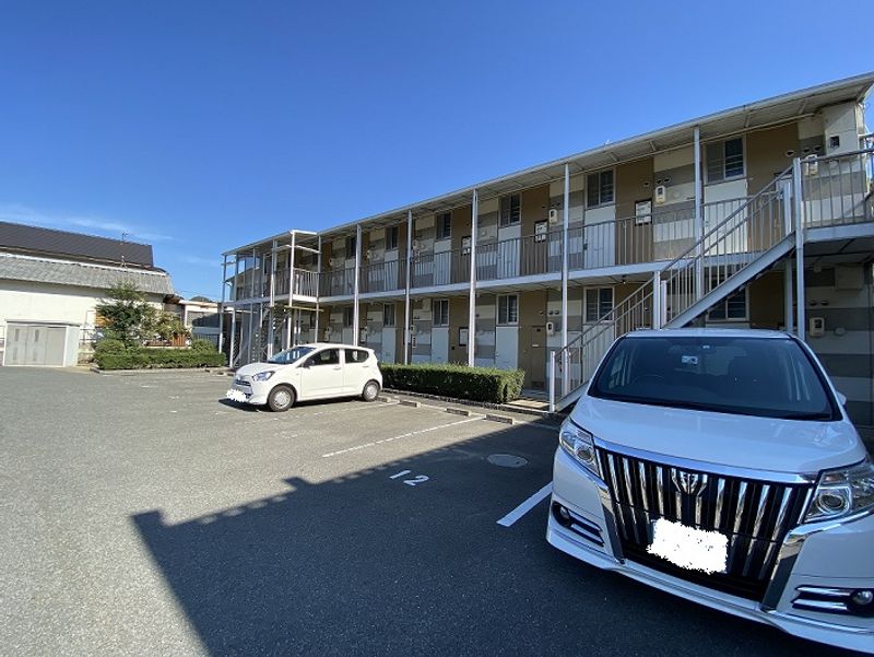 レオパレスリザービア 駐車場