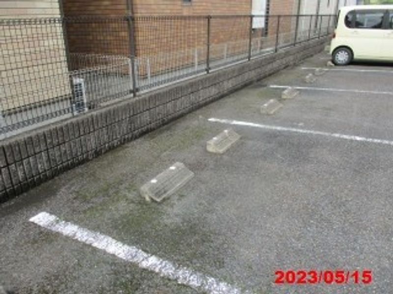 レオパレス瀬戸口 駐車場