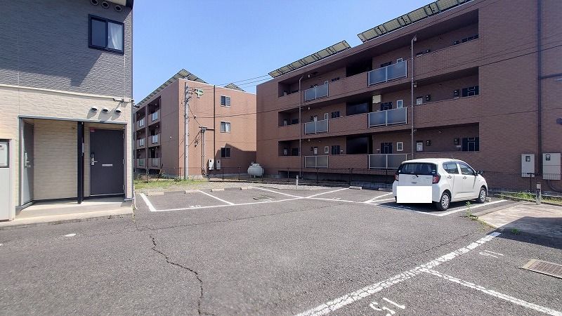 レオパレスペイサージュ 駐車場
