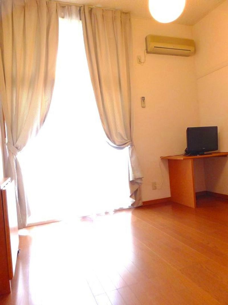 レオパレスＴＹヒルズ 居間