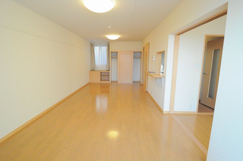 レオパレスシェルテニナガワ 居間