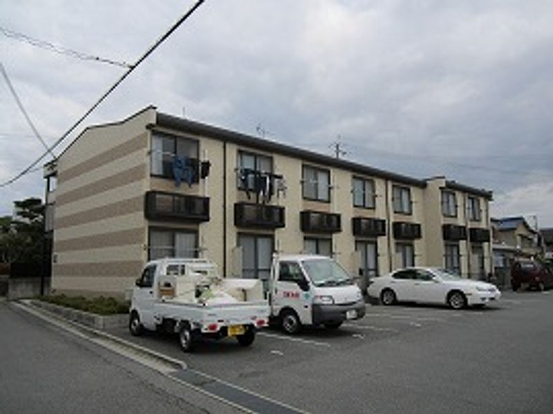 レオパレス愛 駐車場