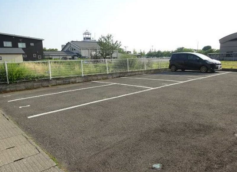 レオパレスＭＵＴＵＭＩ 駐車場