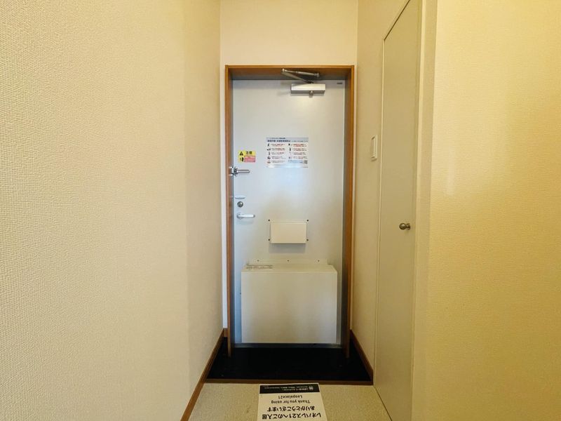 レオパレスタウンコート石川Ⅲ 玄関