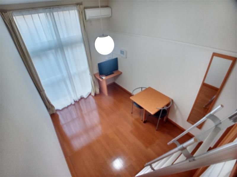 レオパレスくにたけ 居間