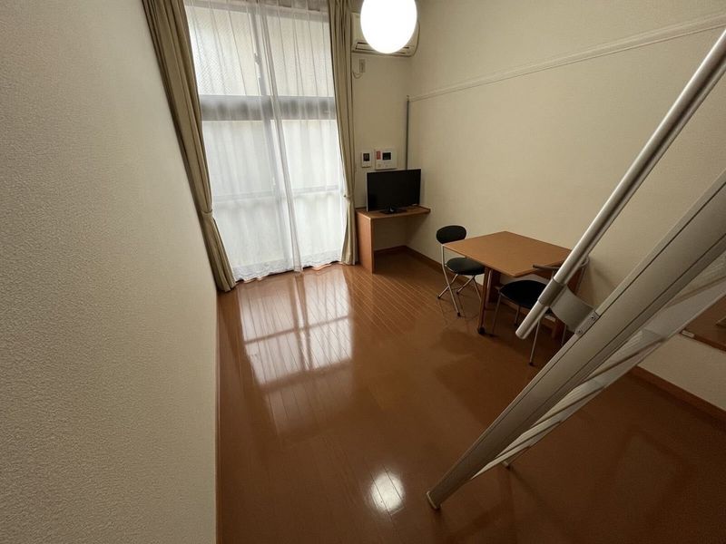 レオパレスグレイス清水 居間