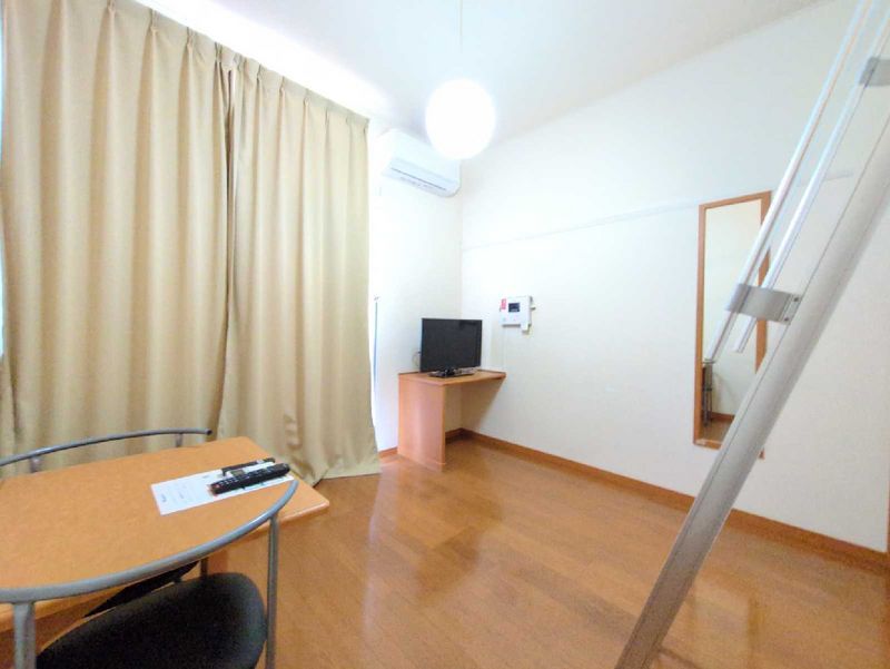 レオパレス中浜 居間