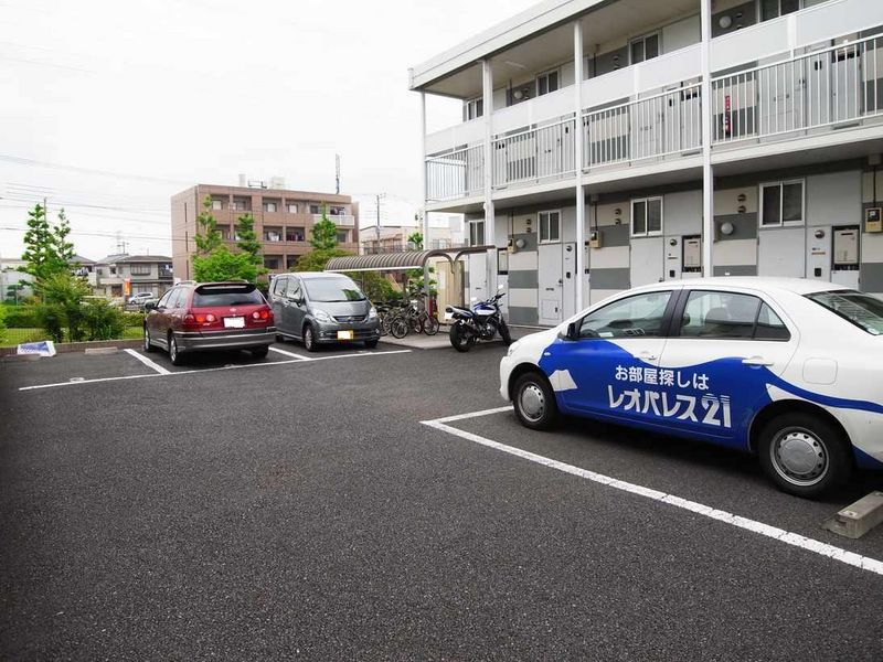 レオパレスエポカ１ 駐車場