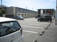 レオパレスとさみずき 駐車場