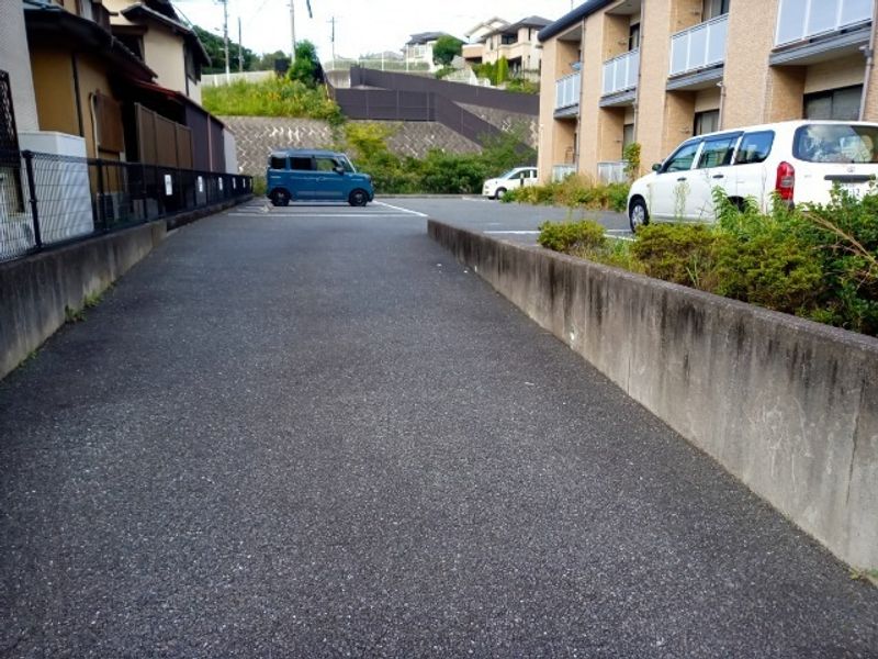 レオパレスロレンツォ 駐車場