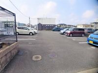 レオパレスＳＣＨＩＥＬＥ 駐車場