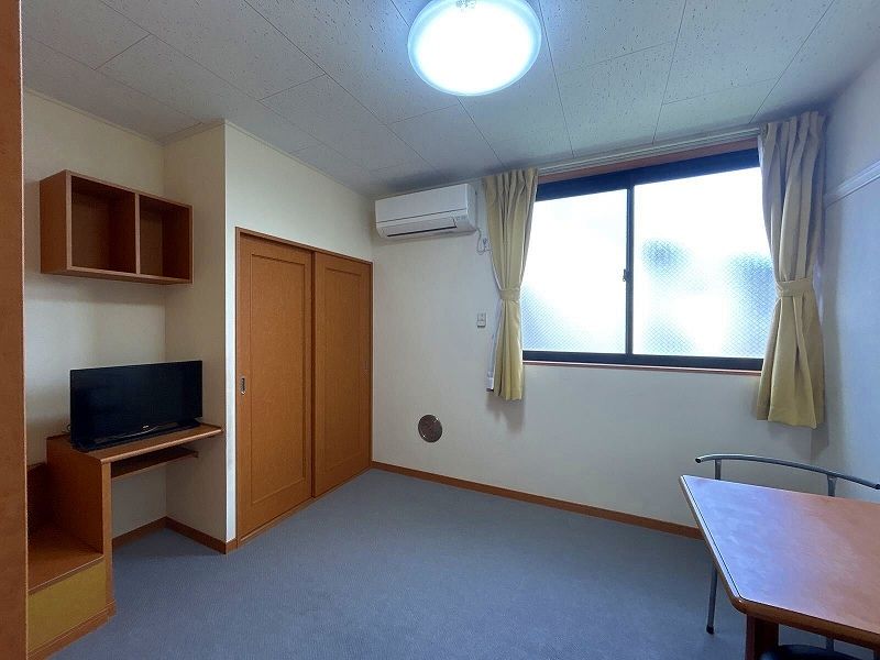 レオパレスクレイン 居間