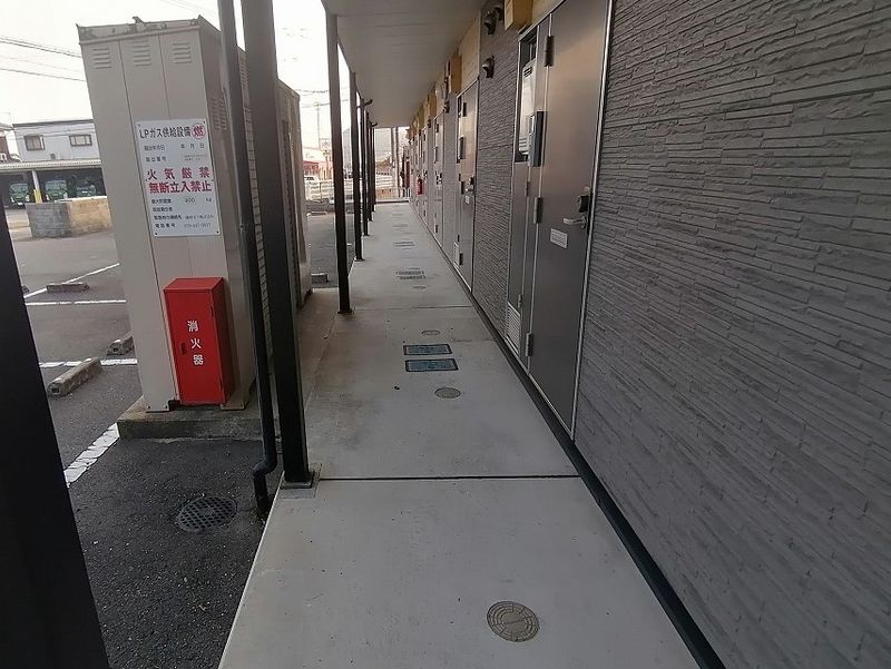 レオパレスグランドソレーユ鵤 玄関