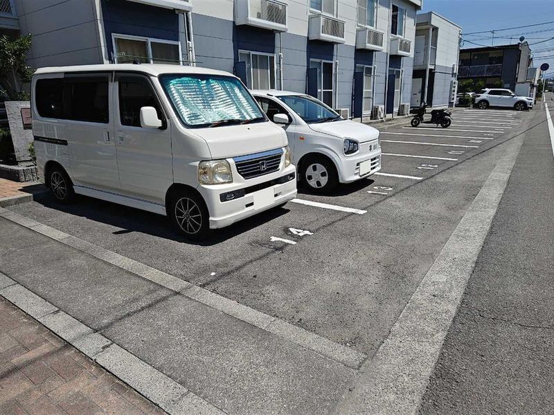 レオパレスＹＭ　Ｌｉｂｅｒｔｙ　Ｐｌａｃｅ 駐車場