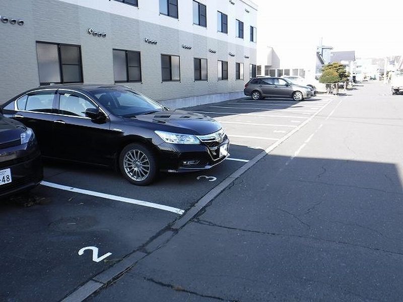 レオパレス日新町 駐車場