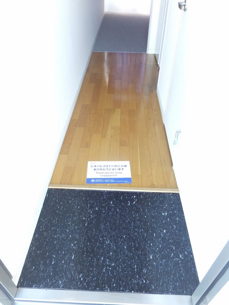 leopalace Negishi Entrance