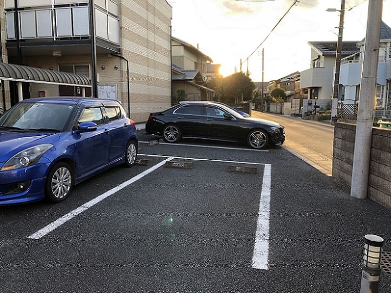 レオパレスレグルス 駐車場