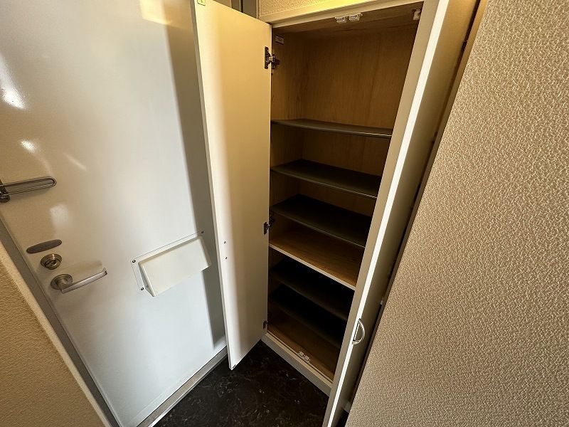 レオパレスシフォン 玄関