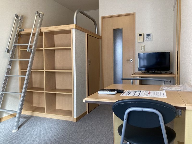 レオパレス谷中 居間