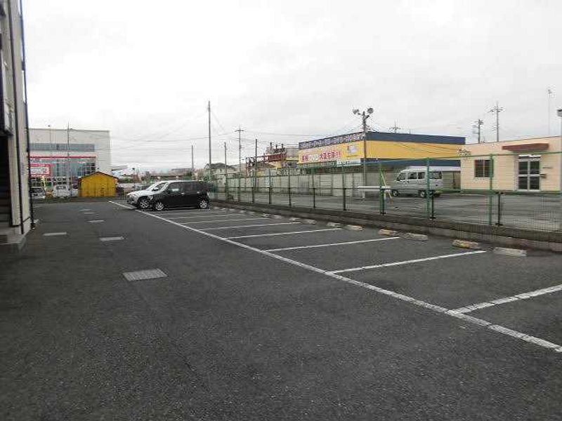 レオパレス宇都宮南 駐車場