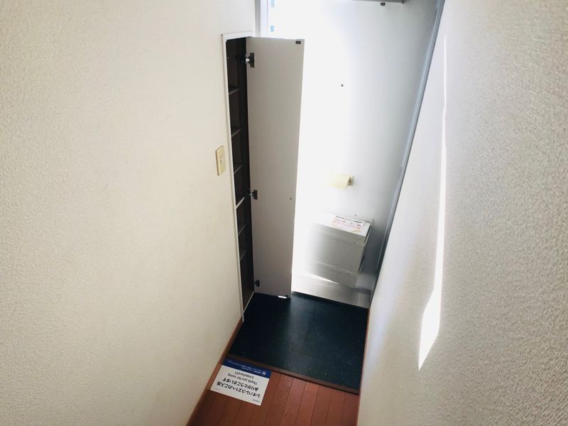 レオパレスハピネス 玄関