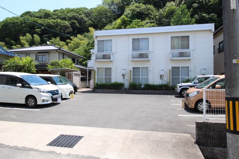 レオパレスシャルマン 駐車場