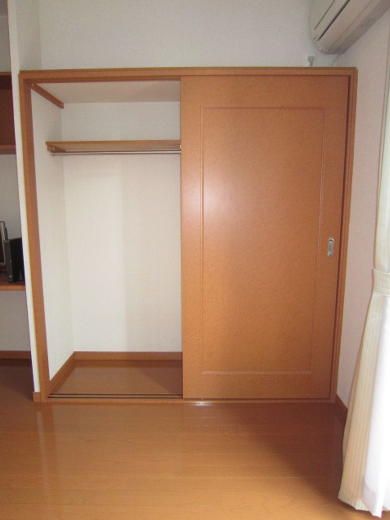 レオパレスシルワ 収納