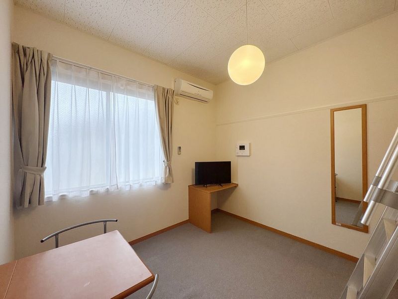 レオパレス船橋日大前 居間