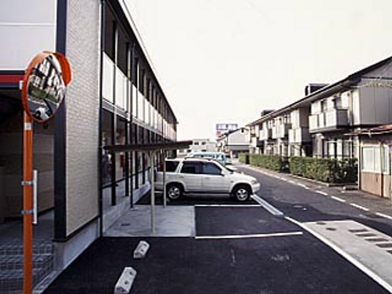 レオパレス安長 駐車場