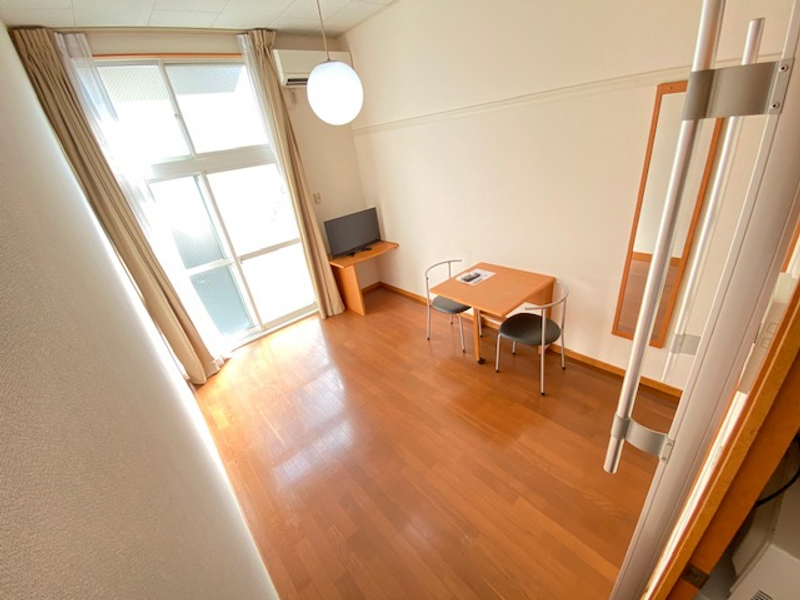 レオパレス飯田 居間