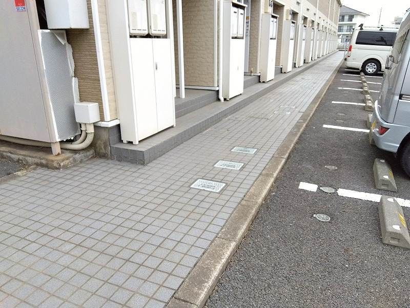 レオパレスレオーノ エントランス