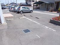 レオパレス栗林 駐車場