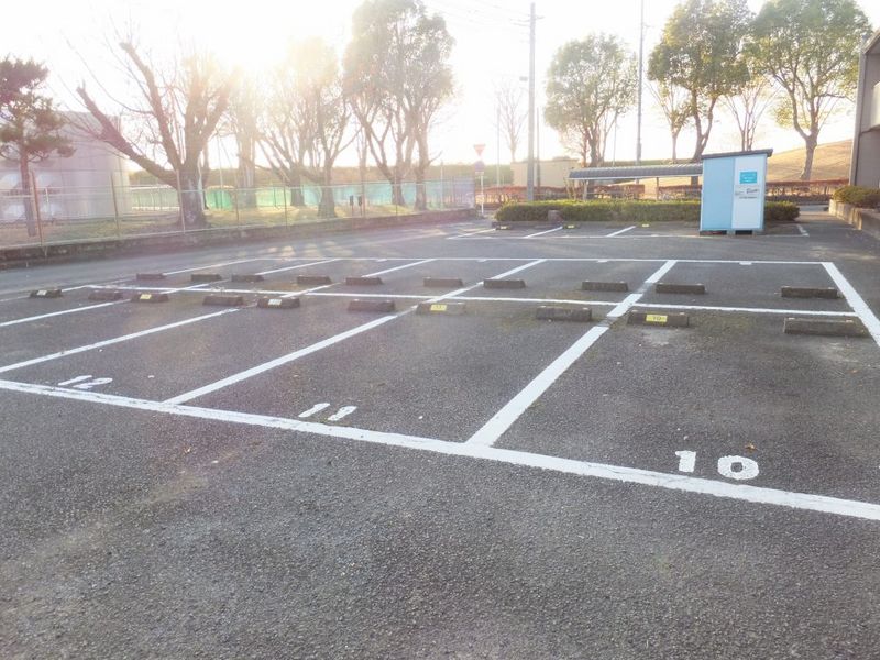 レオパレスパークライフ 駐車場