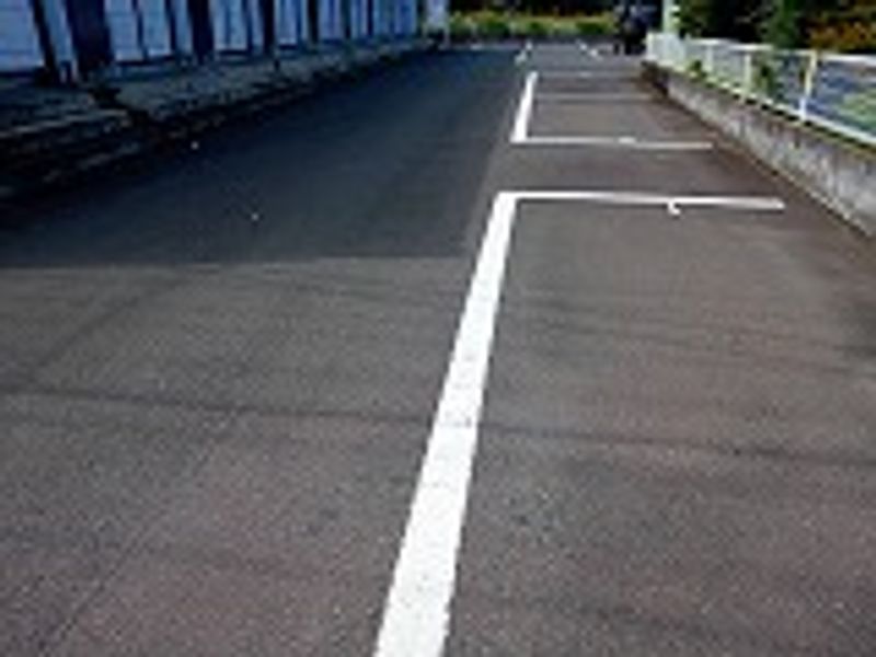 レオパレスウエスト　ファイブ 駐車場