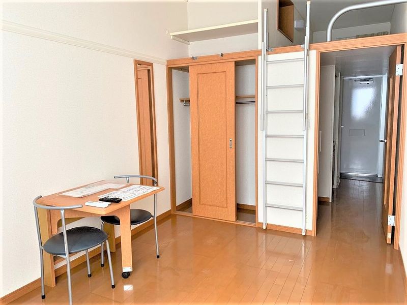 レオパレスフロール市沢 居間