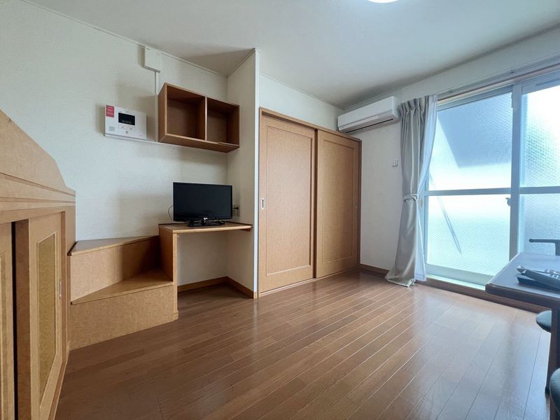 レオパレスプリティ葵 居間