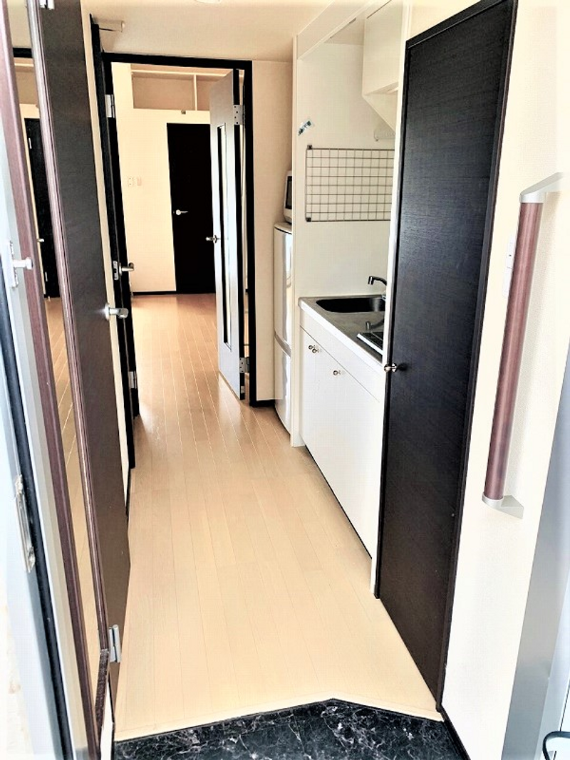 LEONEXT Bonnard Demire Entrance