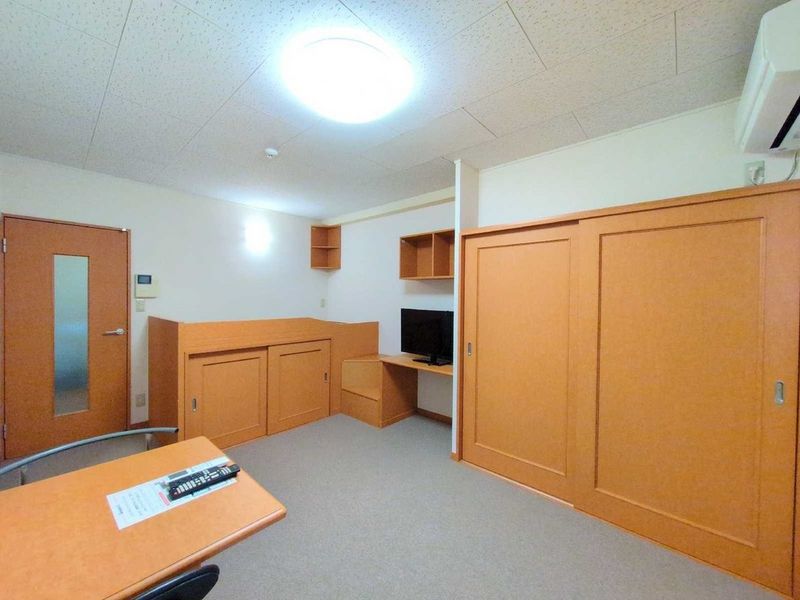 レオパレス北平野 居間