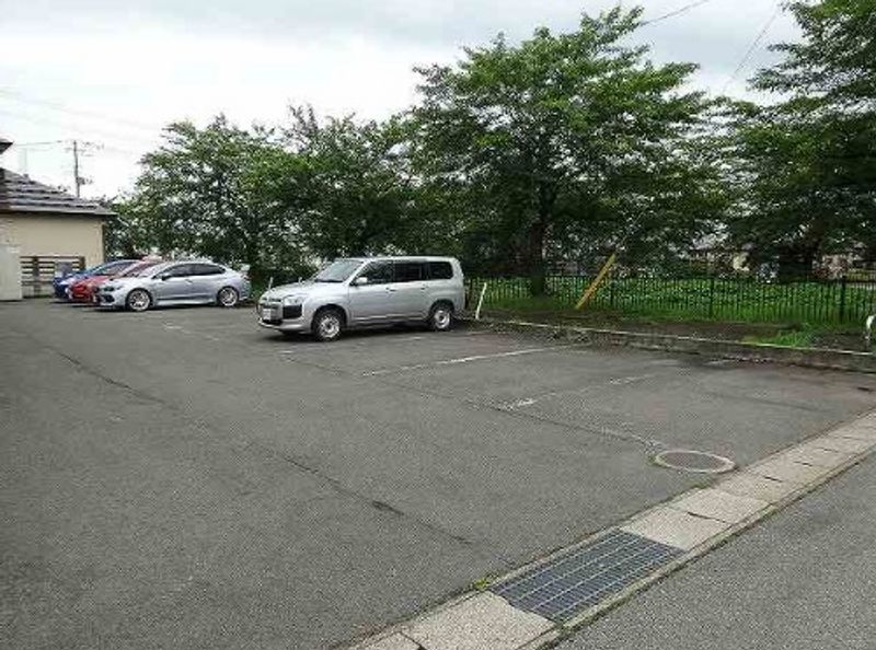 レオパレス鳥海 駐車場
