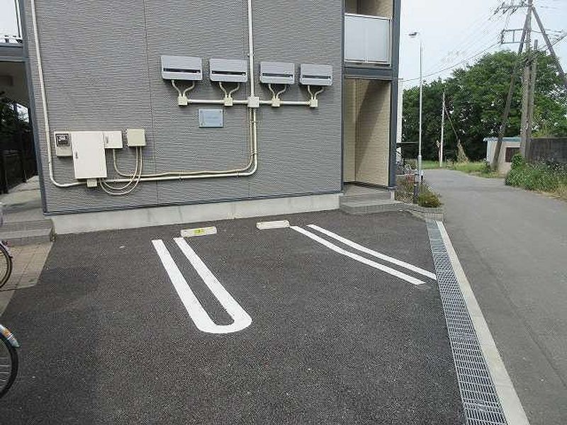 レオパレスアークトゥルス 駐車場