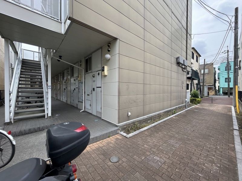 レオパレスクレスト エントランス