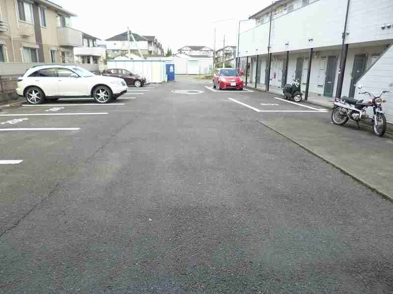 レオパレスＦＯＲＴＵＮＡＴＥ 駐車場