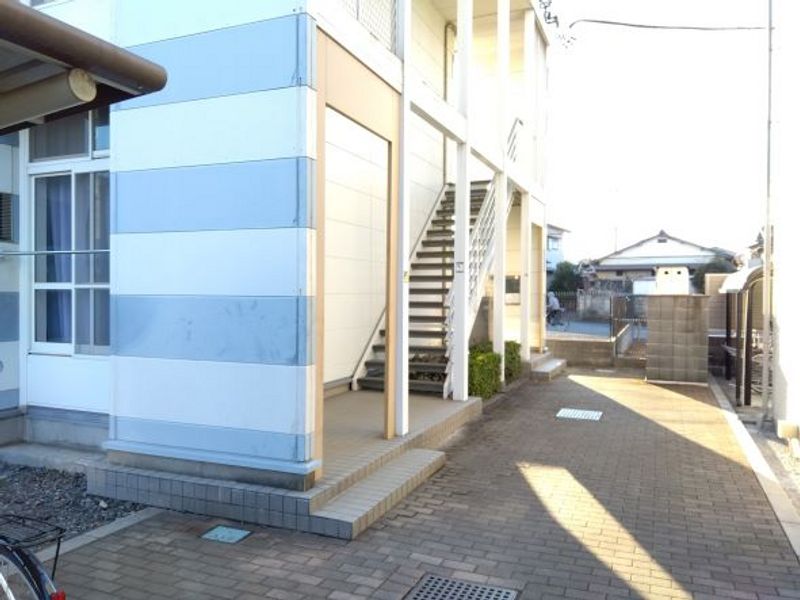 レオパレスパーシル エントランス