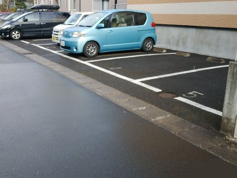 レオパレス黒松 駐車場
