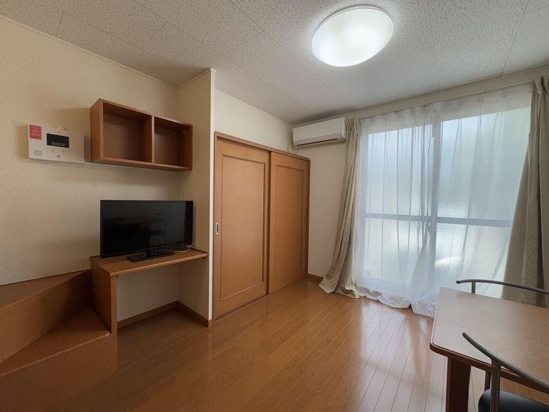 レオパレスラ　レザン 居間